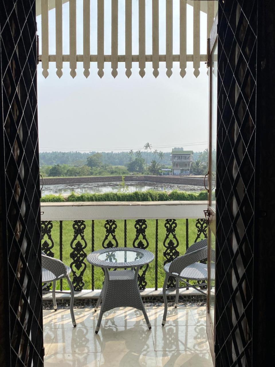 Villa Nostalgia - A Luxurious Villa In North Goa 阿伯来 外观 照片